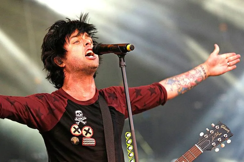 Image with Billie Joe Armstrong sur scène.