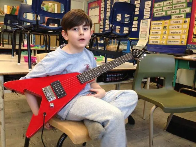 Guitar student Lucas who is 7 years old: Flying-V guitar